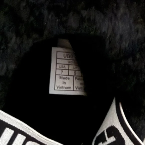 UGG Women’s Fluff Yeah Black Soft Fuzzy Slippers Size 7 - Picture 11 of 11